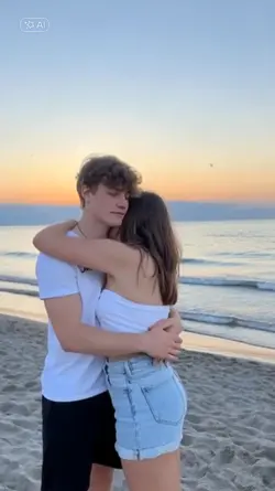 HUG COUPLE 