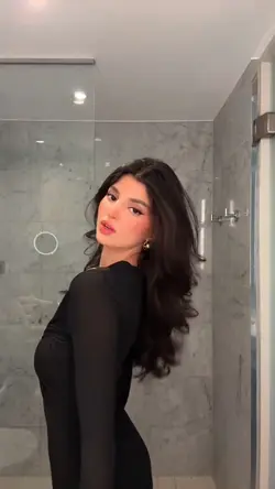 SHAKIRA SHAKIRA