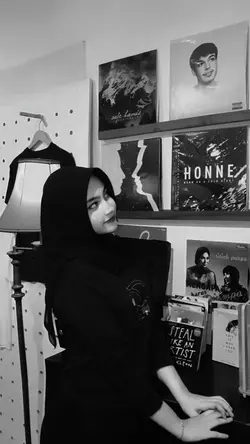 HitamPutih. 