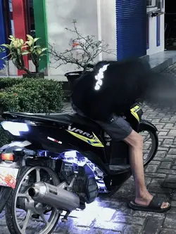 dia Gadis berkrudung