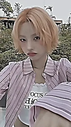 Soyeon eating cc