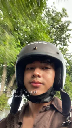 coba pake mukena ah 