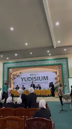 naik panggung wisuda