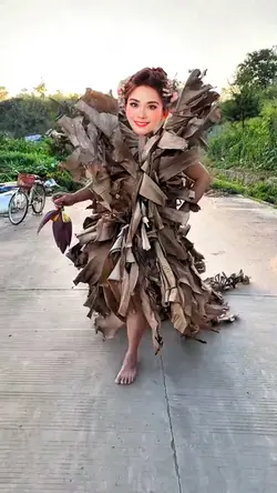 THỜI TRANG LÁ CHUỐI 