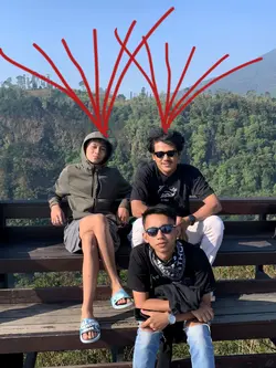 S line garis merah