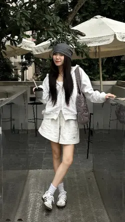 2 pics TV50520112212