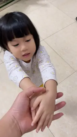 Lợn con xoay vòng. 