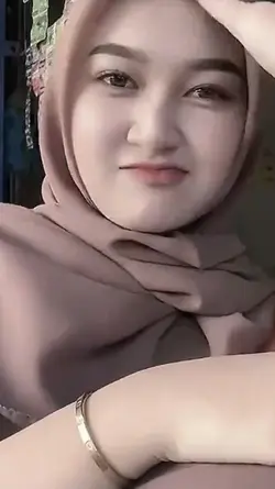 Cewek Halu