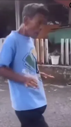 Tinitigan ko