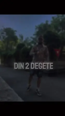 Din 2 degete pocneam