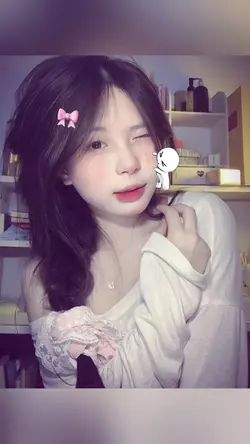 Trend Cắn Má Cute 