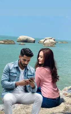 lagi di pantai