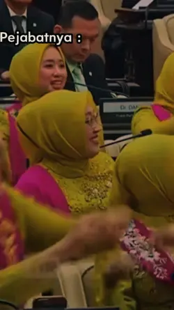 pejabat vs rakyatnya