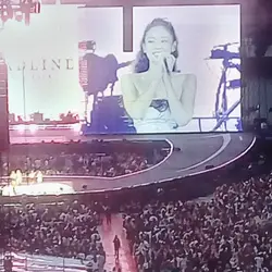 Take my hand Jennie~
