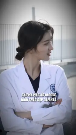 cậu mà mặc áo blouse