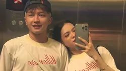 [7] NẰM BÊN ANH