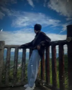 Aankhon ke Darmiyaan
