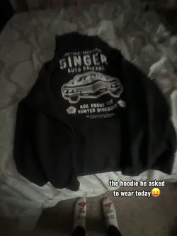 ye it's a sn hoodie😞
