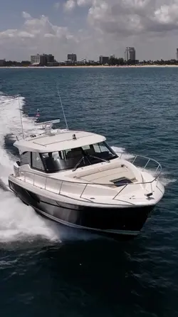 boat/ yacht 