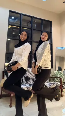 cewek jalan mundur