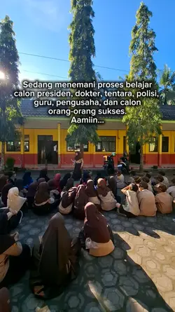 Sedang menemani 