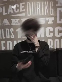 Blur face.
