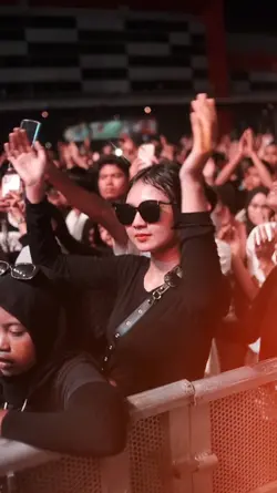SLOWMO CAMPUR SARI
