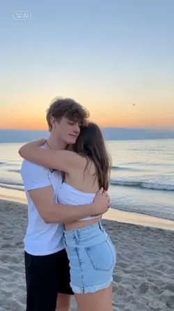 HUG COUPLE 