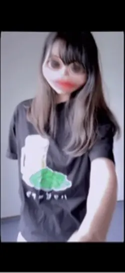ハッピーセットのTシャツを着て振付