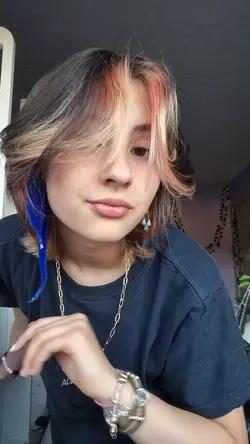 dm my hair/earrings