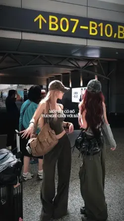 Bà ráng đi chơi với