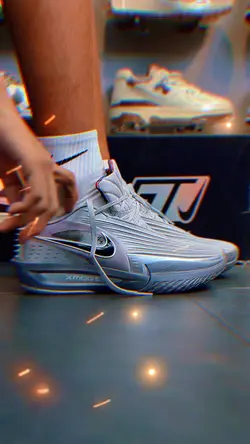 BASKETBALL SHOES