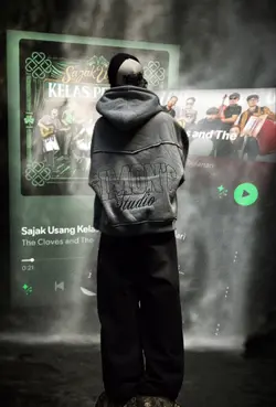 Sajak Usang Kelas—