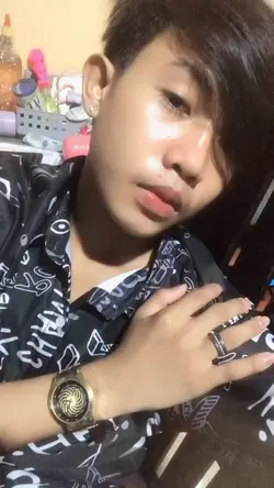 ហត់ទេលាញ់គេម្នាក់ឯង😀