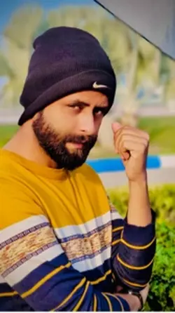 Khud ko uthaya hy 