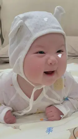 Mẫu 2 ảnh em bé 