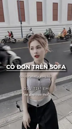 Cô đơn trên sofa 