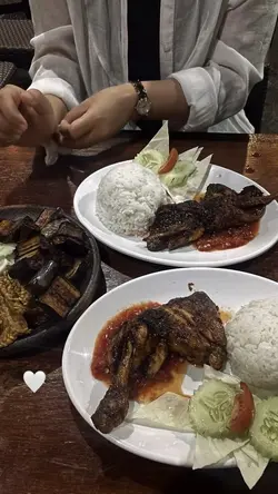 Foto pacar sdg makan