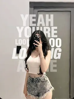 Mirror Selfie 