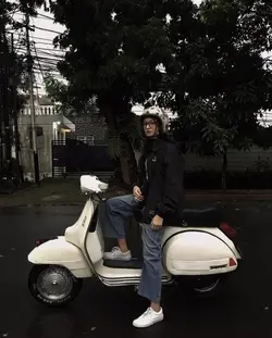naik vespa
