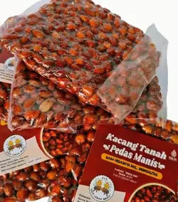 kacang tanah pedas m