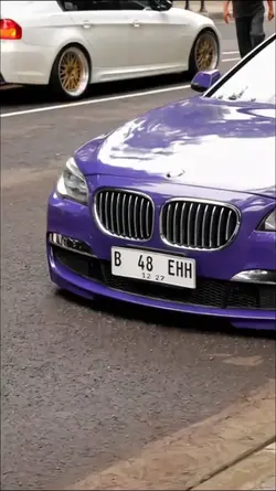 mobil ungu
