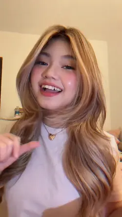 senyum tipis nan