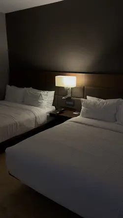 HOTEL ROOM TOUR