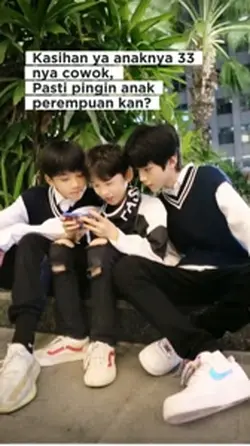 Tiga anak laki laki 