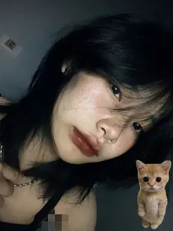><.