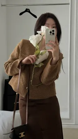 2 pics TV42524101630