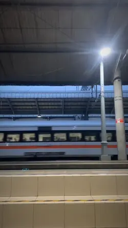 Slowmo Pretty Little