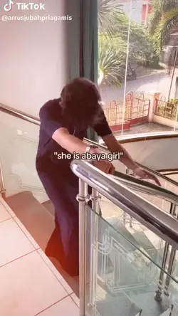 she is abaya gril