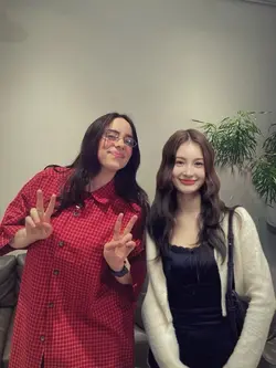 photo with billie